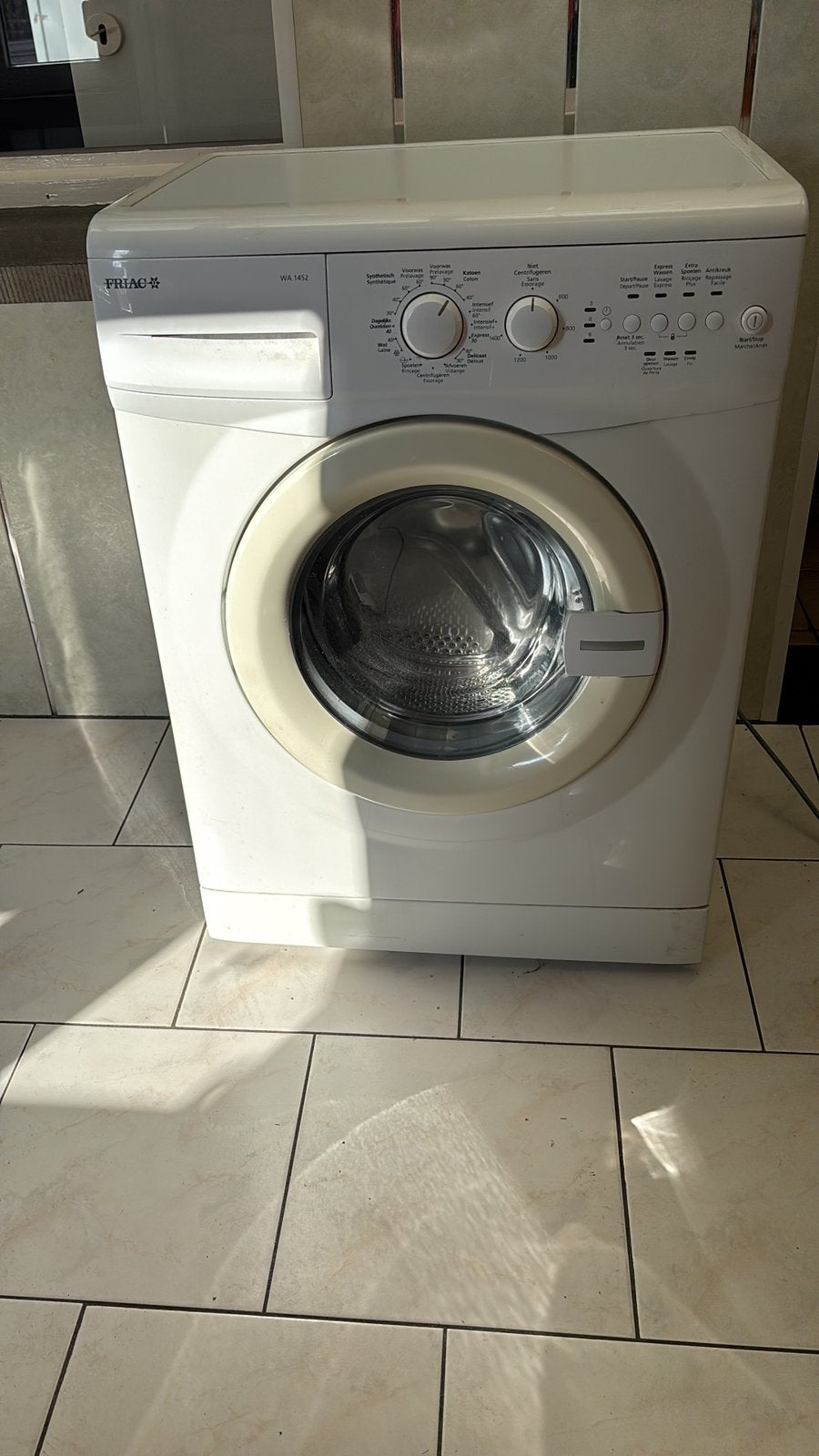 Wasmachine FRIAC WA1452, 1200 à 1600 tours, Classe énergétique A ou plus économe, 85 à 90 cm, 4 à 6 kg