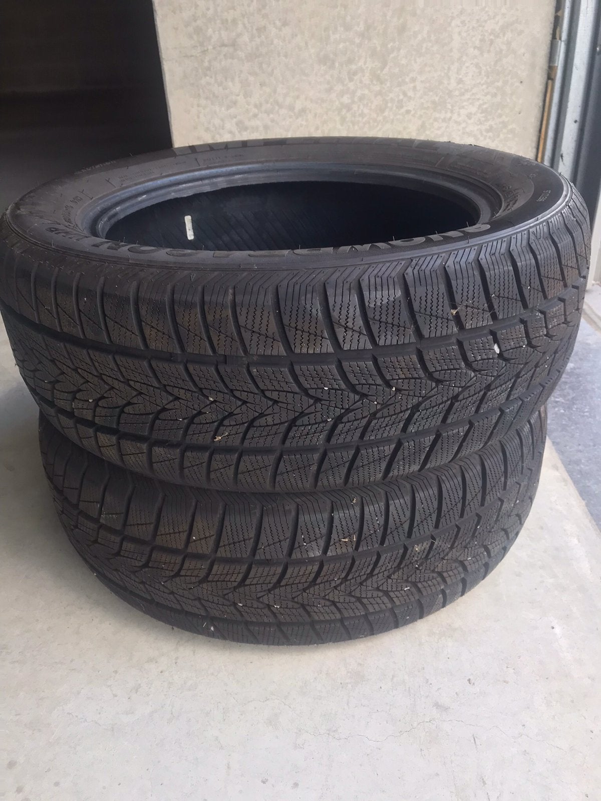 A vendre 2 pneus hiver Inperial  205/55/16. 91H, Autos : Pièces & Accessoires, Pneus & Jantes, Pneus hiver, Pneu(s)