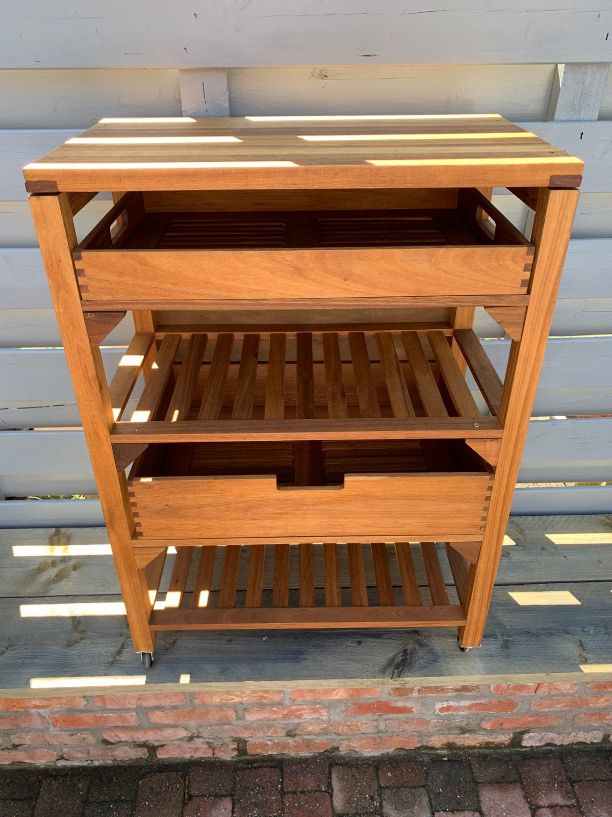 Tuinkastje op wieltjes., Tuin en Terras, Bergingen en Tuinkasten, Ophalen, Zo goed als nieuw