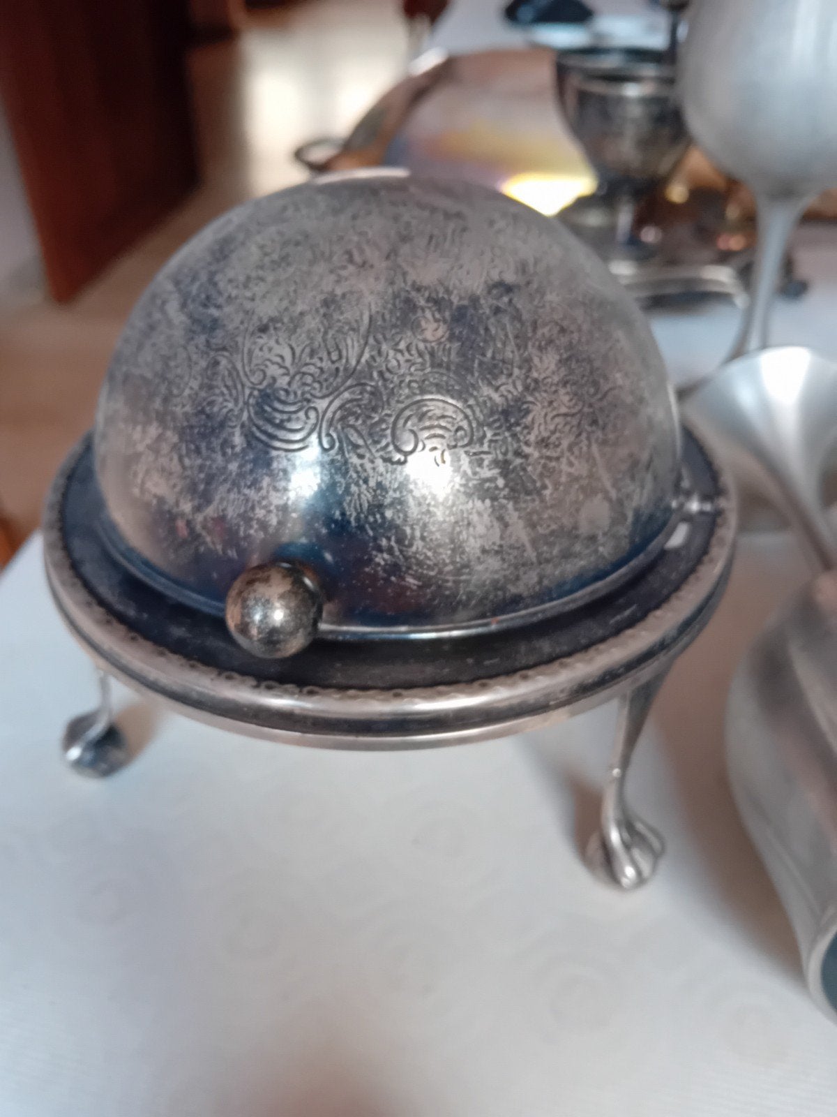 ancien beurrier en argent, Enlèvement, Argent