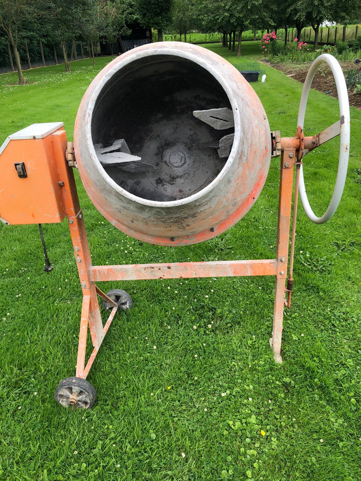 Betonmolen 140L, Ophalen, Zo goed als nieuw