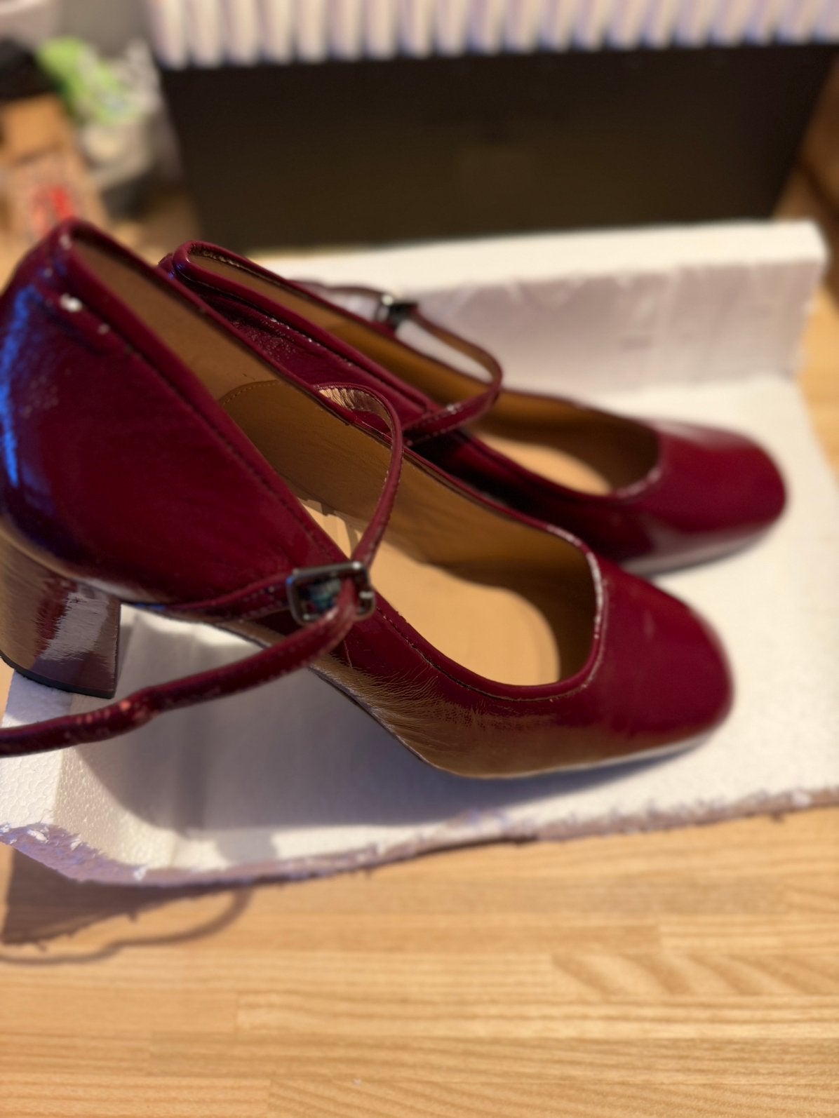 UNISA Burgundy Patent Leather Mary Jane, Bijoux, Sacs & Beauté, Enlèvement ou Envoi, Comme neuf