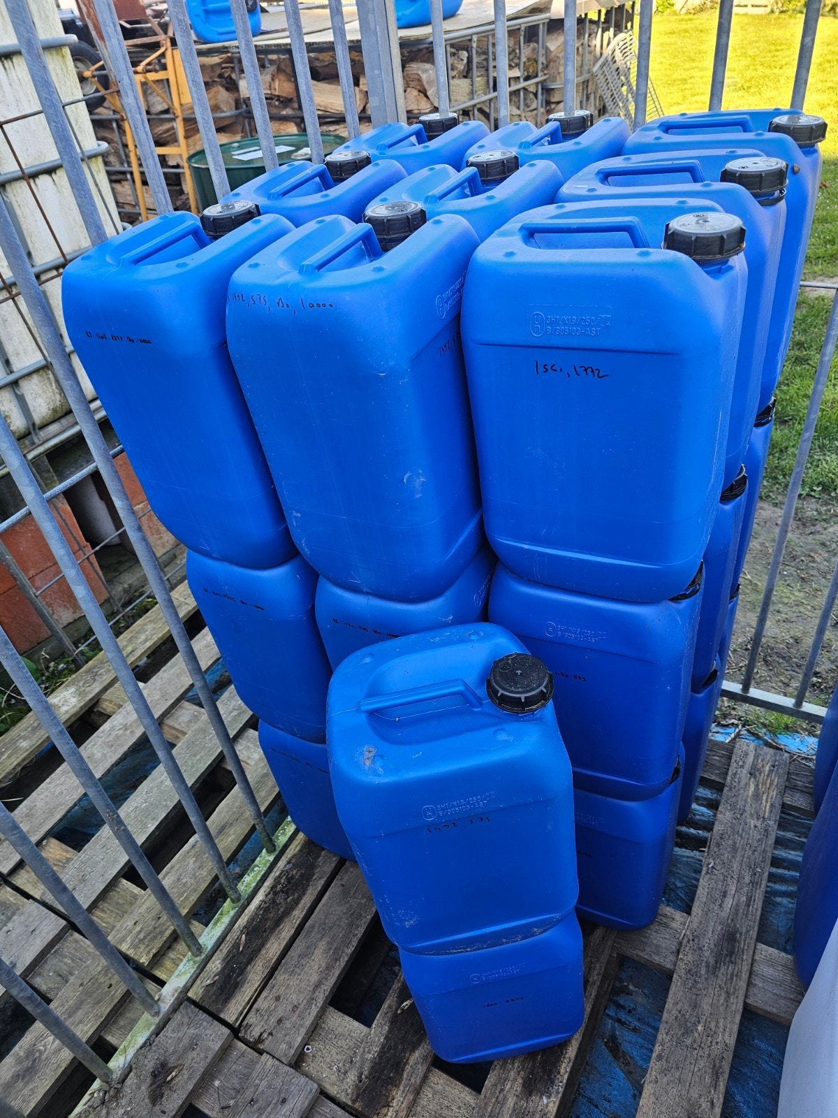 Bidons 10L,20L,25L et 30L alimentaire A NETTOYER, Jardin & Terrasse, Barils de pluie
