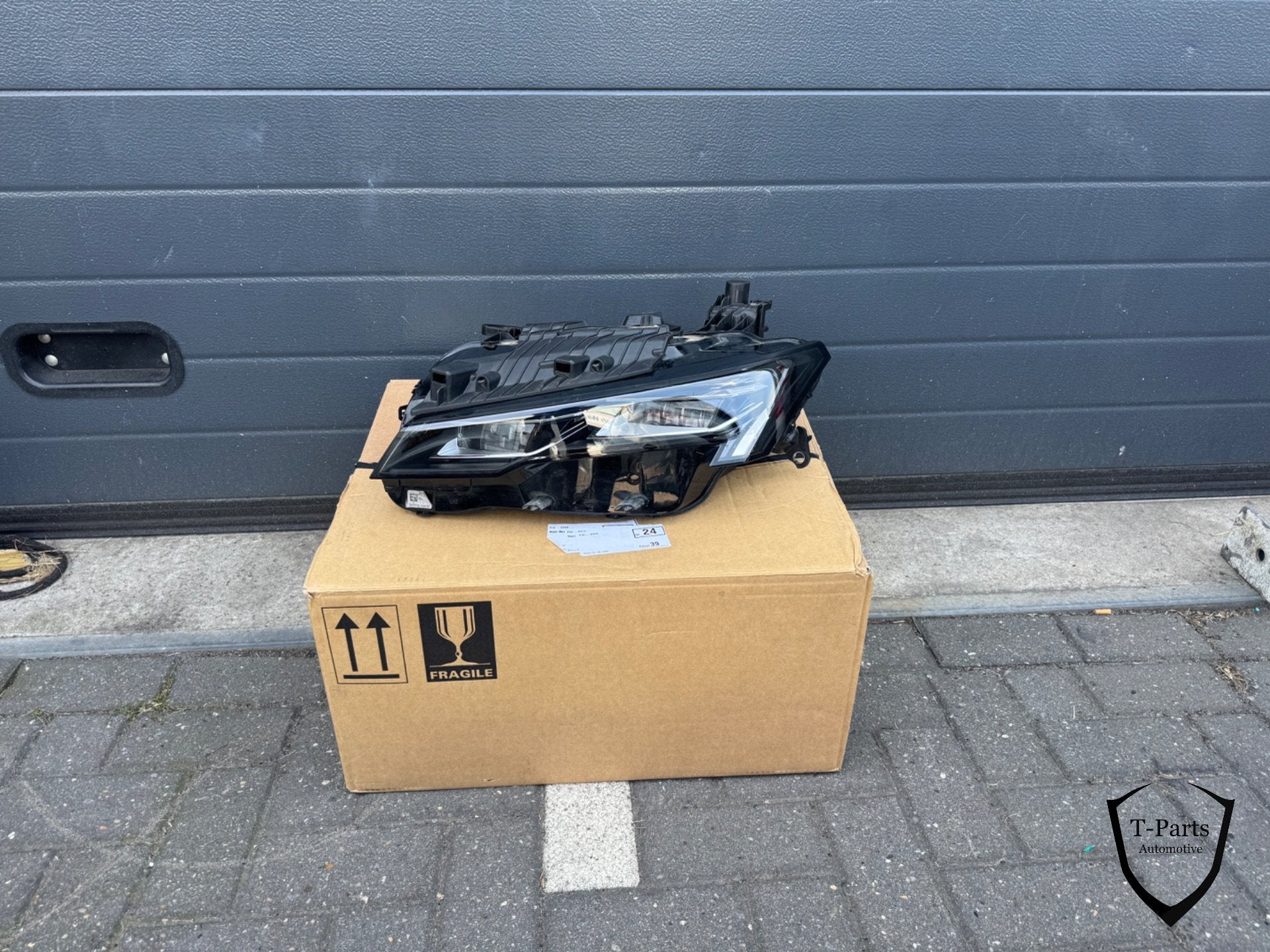 peugeot 308 links koplamp 9839312180 9859662180 lamp, Auto-onderdelen, Verlichting, Taurusavenue 1
2132 LS  Hoofddorp, NL, Gebruikt