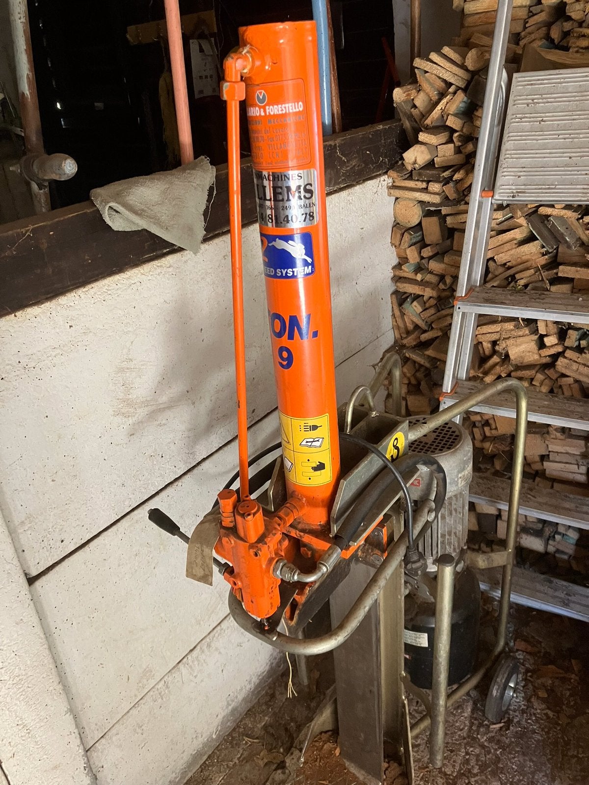 Houtklover 9 ton, Ophalen, Zo goed als nieuw, Elektrisch