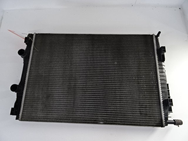 RADIATEUR EAU Renault Megane II CC (EM) (01-2003/12-2010), Renault, Utilisé, Peter-Huppertz-Straße 5
51063  Köln, DE, Dialog.deutschland@renault.de