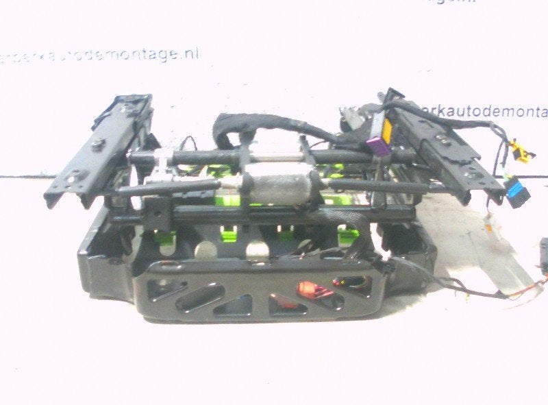 STOELRAILS LINKS VOOR 407 (6C / J) (BC-23010609272741), Kontakt-peugeot@peugeot.com, Gebruikt, Peugeot Deutschland GmbH, Bahnhofsplatz
65423  Rüsselsheim, DE