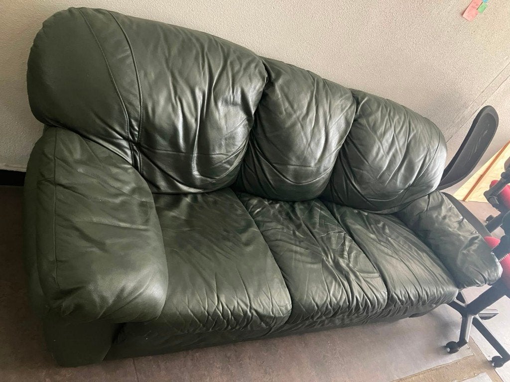 Green leather 3-seater sofa GRATIS, Huis en Inrichting, Zetels | Zetels, Ophalen, Gebruikt, Driepersoons