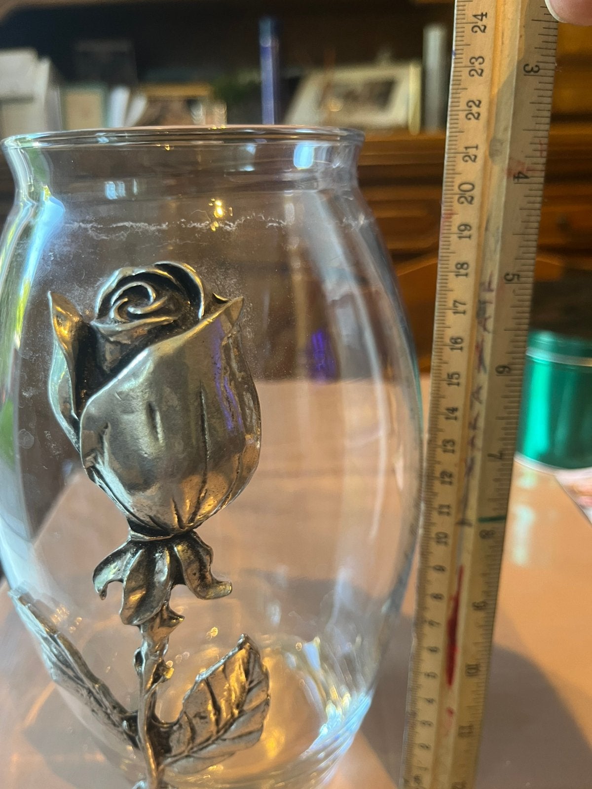 Tres belle vase avec une motif une rose en metal, Enlèvement, Comme neuf