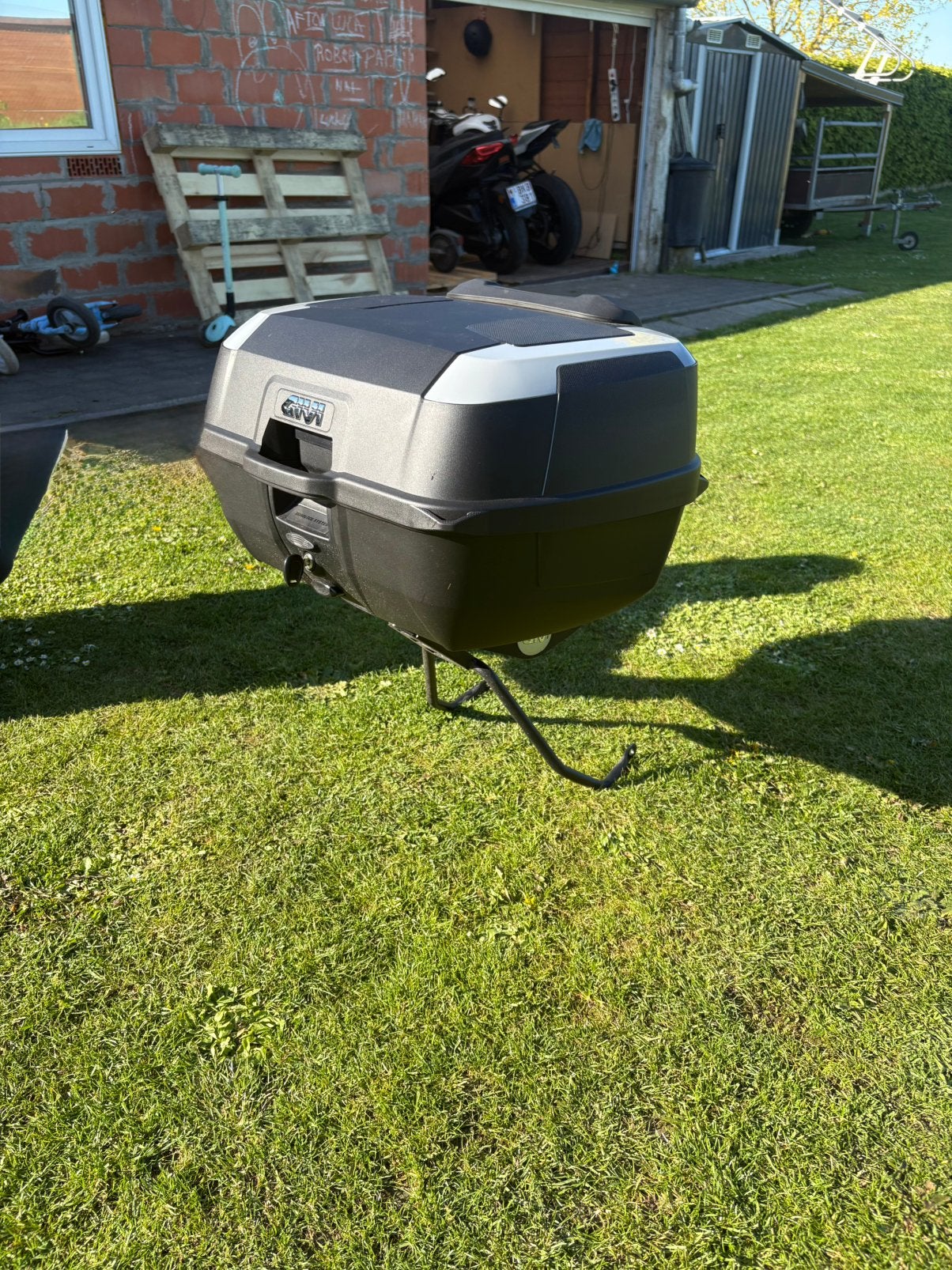 top case givi b45+ avec support, Motos, Enlèvement, Comme neuf