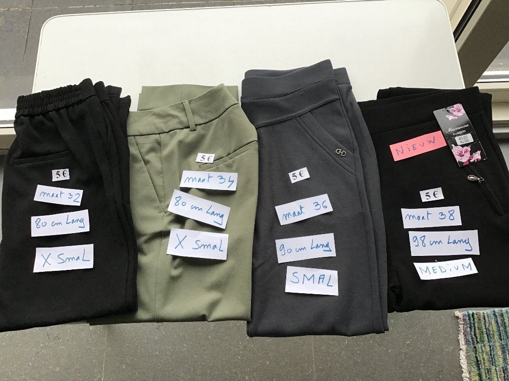 4 verschillende dames broeken XS - S - M aan 5 euro, Ophalen of Verzenden, Zo goed als nieuw
