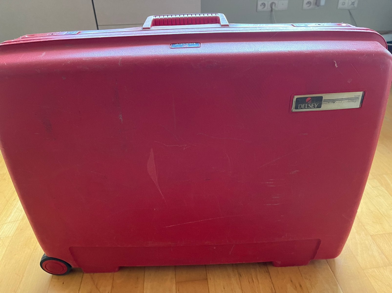 Reiskoffer Delsey, Enlèvement, Utilisé, Plastique dur, Roulettes
