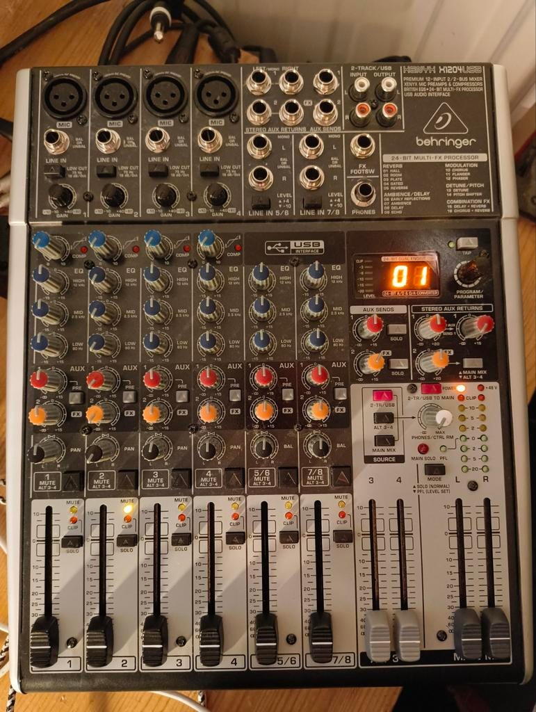 Behringer Xenyx X1204USB mengpaneel incl. hoes, Musique & Instruments, Envoi