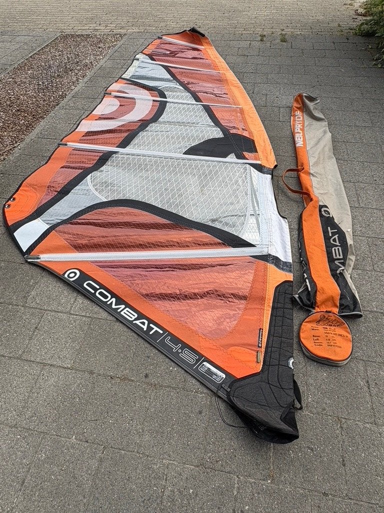 Surfzeil Neilpryde Combat 4.5, Sports nautiques & Bateaux, Planche à voile, 3.5 à 5 m², Enlèvement, Utilisé, Neilpryde