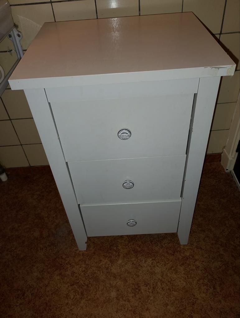 Ladekast/ nachtkastje - met 3 lades, Huis en Inrichting, Ophalen