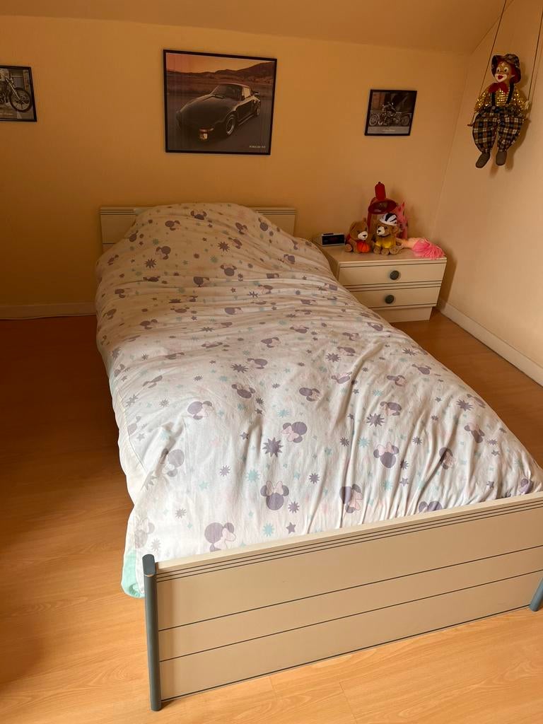 Eenpersoons bed en nachtkastje+extra’s, Huis en Inrichting, Slaapkamer | Bedden, Ophalen, Zo goed als nieuw, Eenpersoons, Wit
