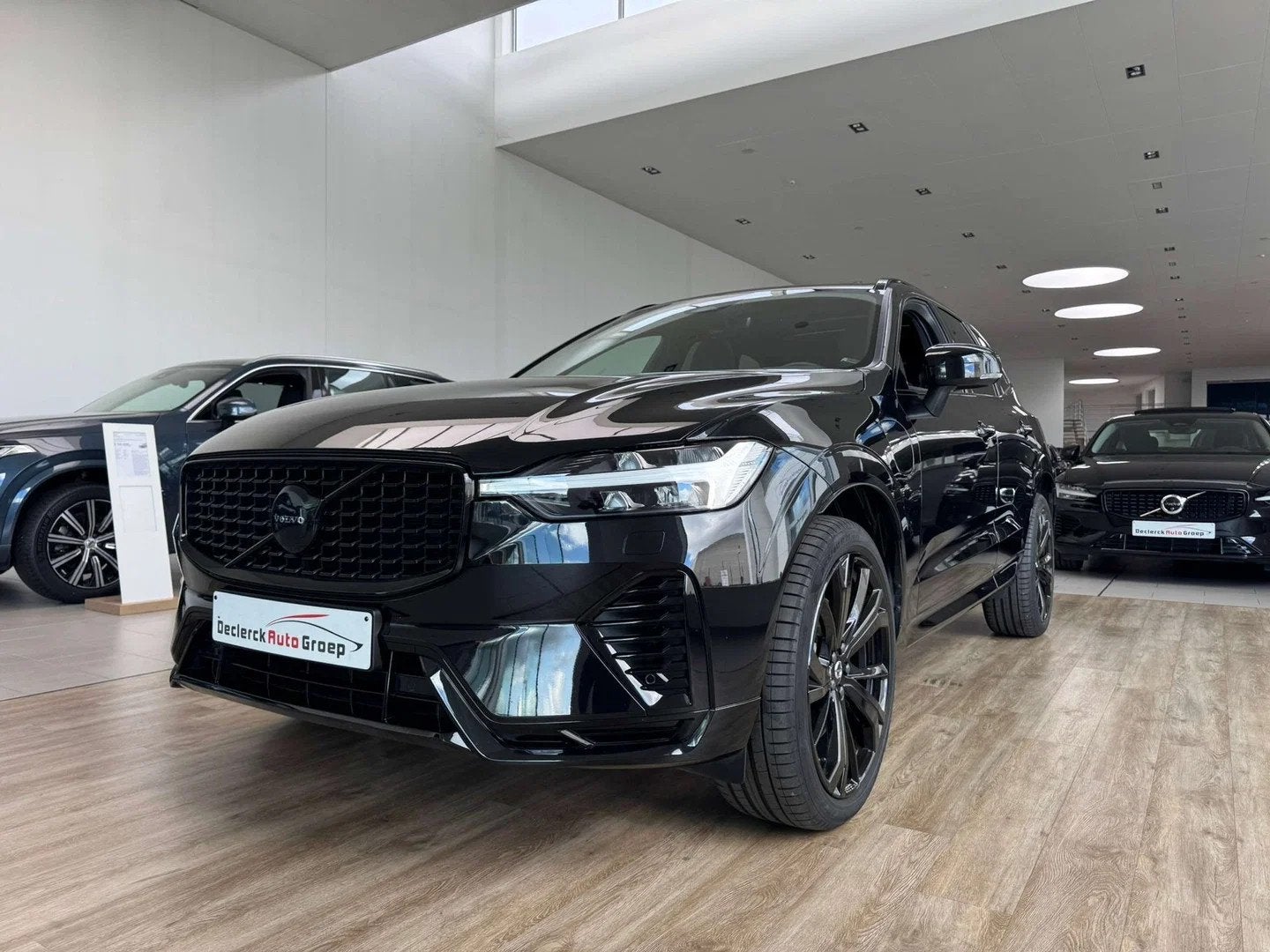 Volvo XC60 T6 AWD BLACK EDITION PLUS*23.000KM*TOPWAGEN !, Automaat, Gebruikt, 4 cilinders, 1969 cc