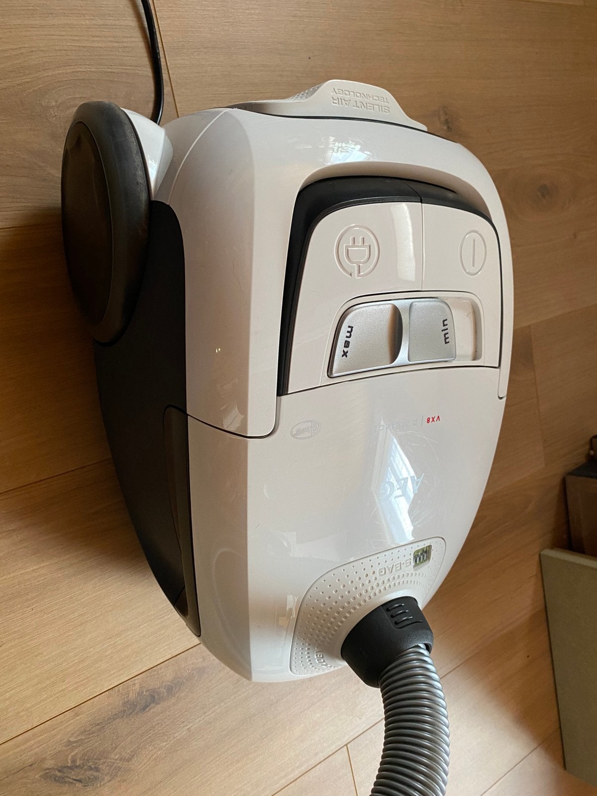 AEG VX8 X Silence stofzuiger, Ophalen, Zo goed als nieuw, AEG