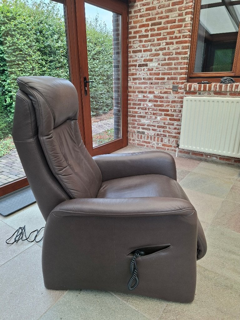 Lederen hukla relaxzetel met sta op hulp, Ophalen