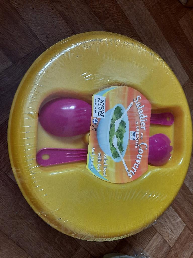 nieuwe grote slakom met bestek in pvc, Huis en Inrichting, Keuken | Tupperware, Ophalen of Verzenden, Nieuw