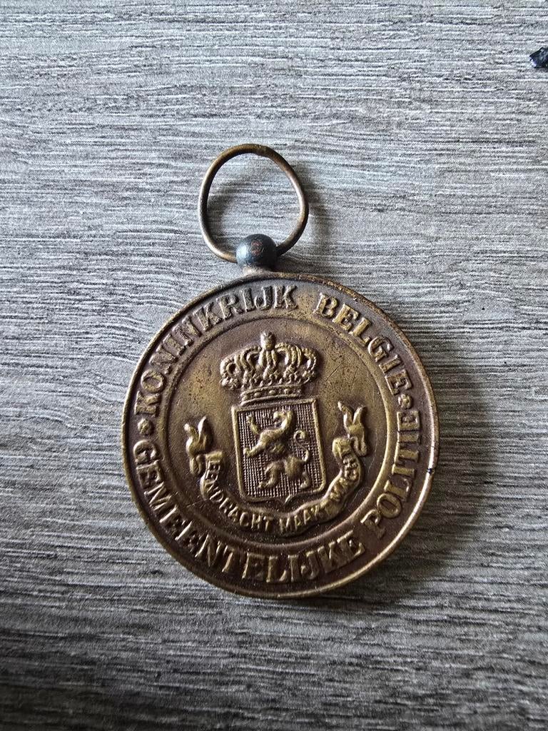 Badge de commissaire de police, Enlèvement ou Envoi