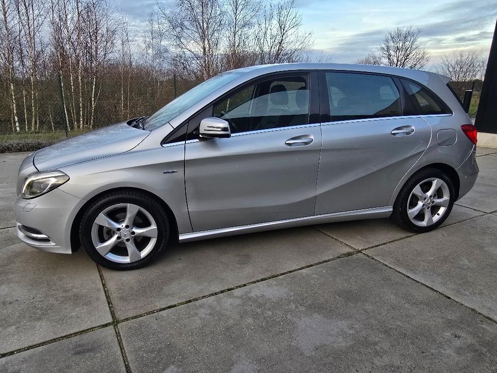 Mercedes B Klasse 180 Automaat Airco, Navi + Garantie, Auto's, Euro 5, Monovolume, Zwart, Bedrijf