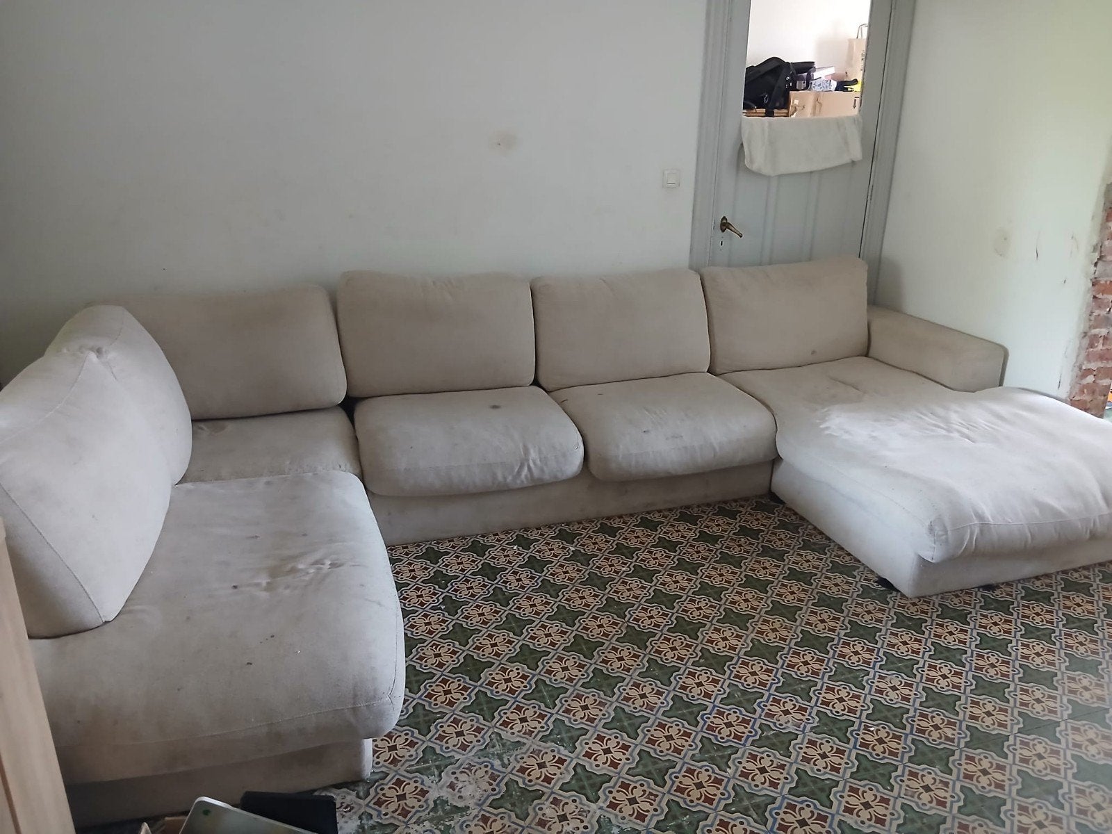 Fauteuil a donner, Enlèvement