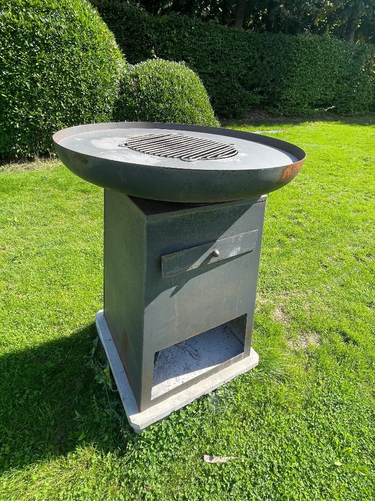 Brasero plancha BBQ met grillrooster en houtopslag, Ophalen, Gebruikt