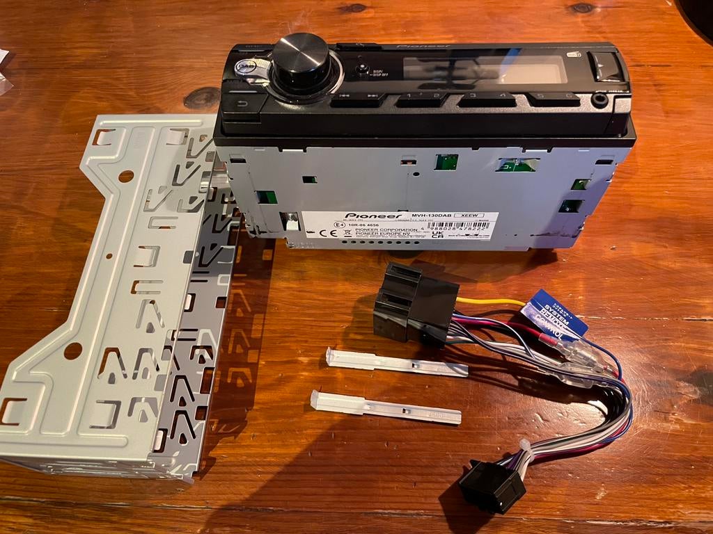Pioneer MVH-310DAB autoradio met DAB-antenne, Auto diversen, Autoradio's, Zo goed als nieuw, Ophalen of Verzenden
