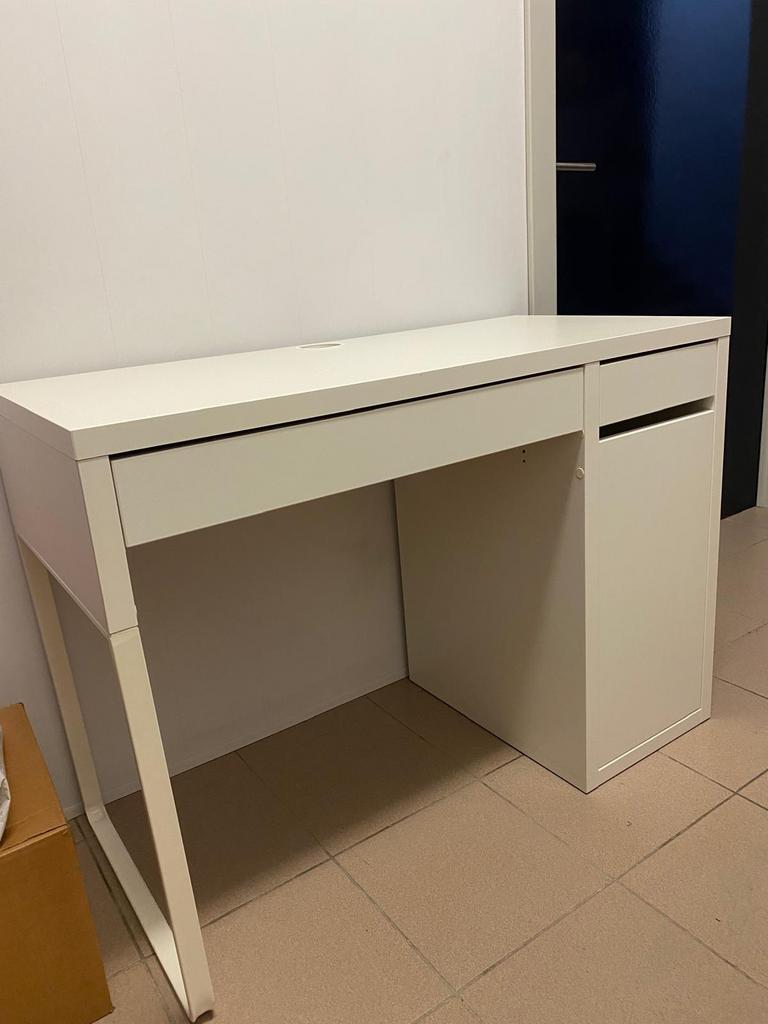 Bureau met stoel als nieuw, Ophalen, Kabelgoot, Zo goed als nieuw