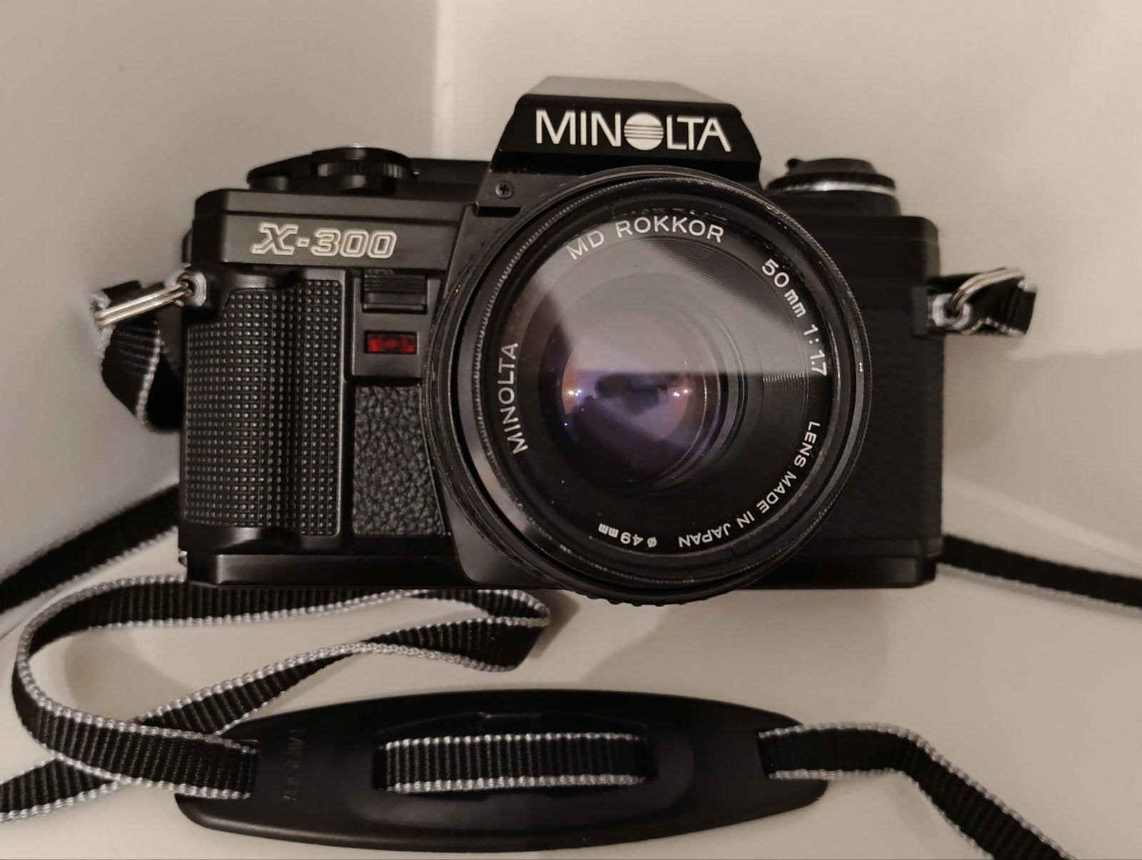 Minolta X300 avec objectif Minolta MD 50 mm 1:1,7+sangle pou, TV, Hi-fi & Vidéo, Enlèvement ou Envoi, Utilisé, Reflex miroir, Minolta