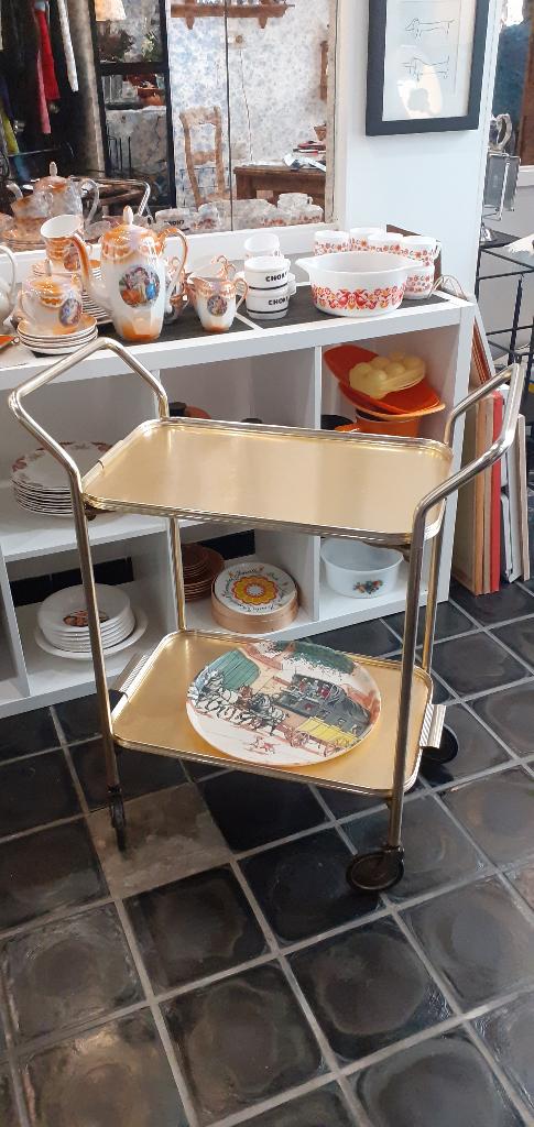 Desserte en métal doré, Enlèvement, Utilisé, Métal