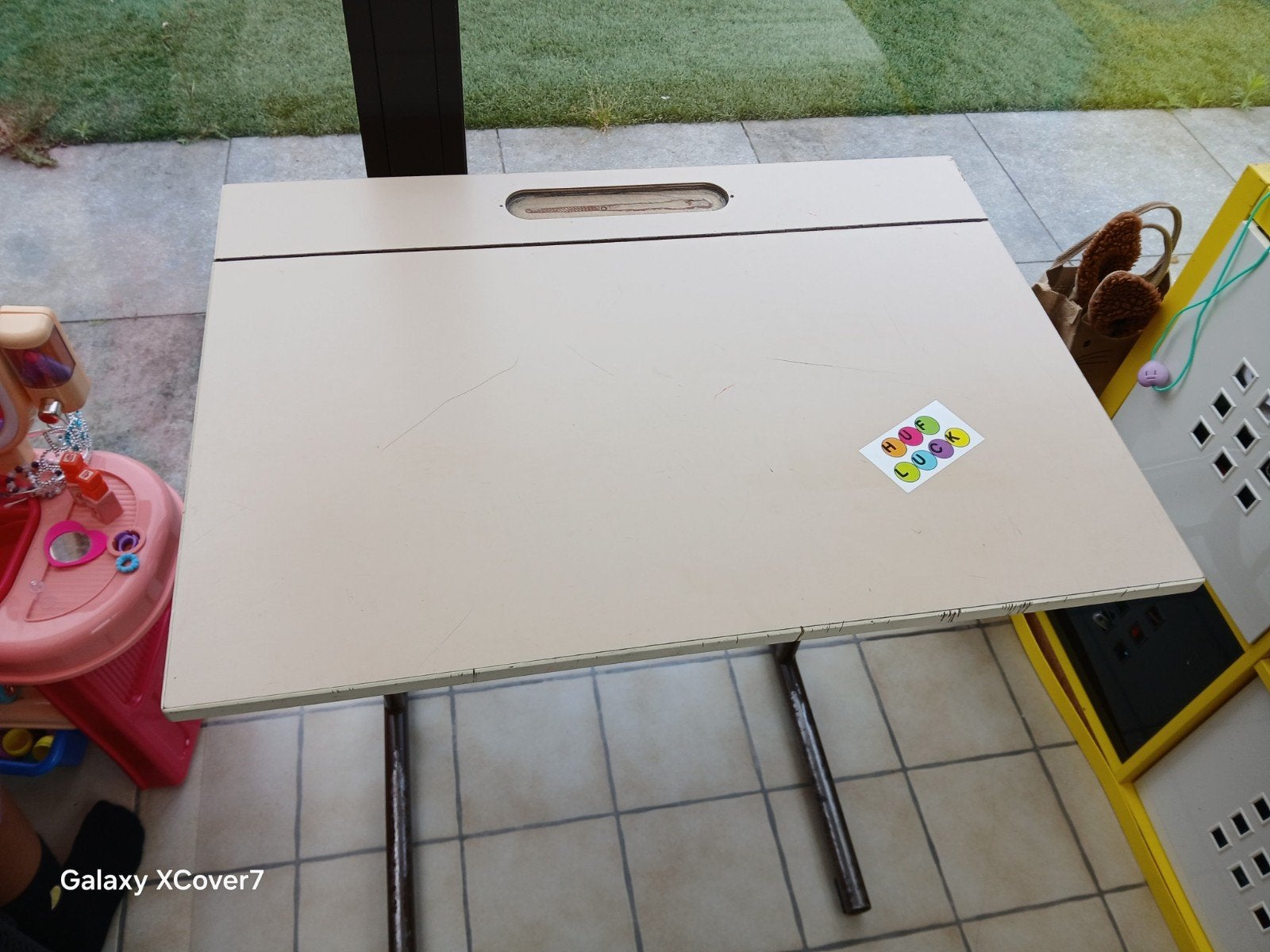 2 schoolbankjes, Ophalen