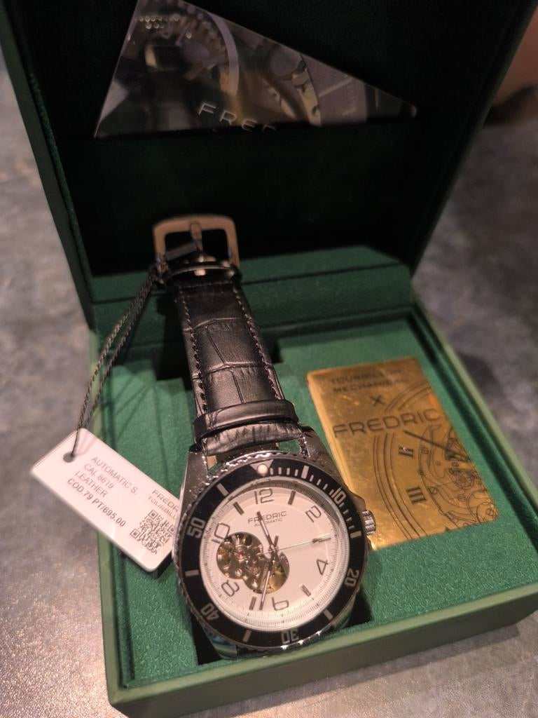 Montre homme automatique état neuf!!! Avec boîte certificat, Enlèvement
