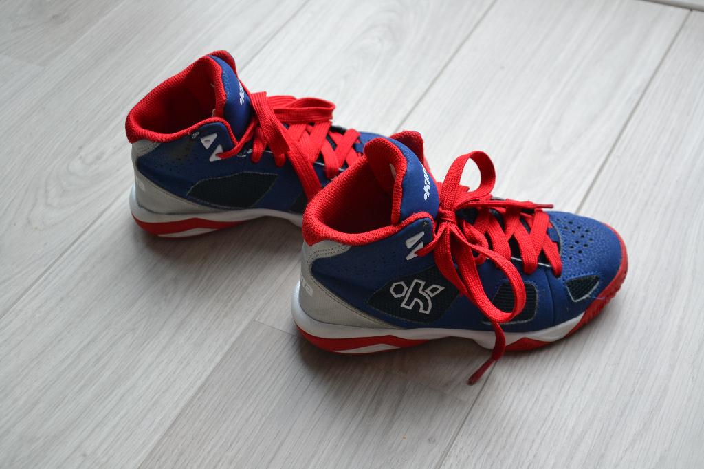 Basketbalschoenen (m31), Kipsta, Ophalen of Verzenden, Zo goed als nieuw, Jongen of Meisje