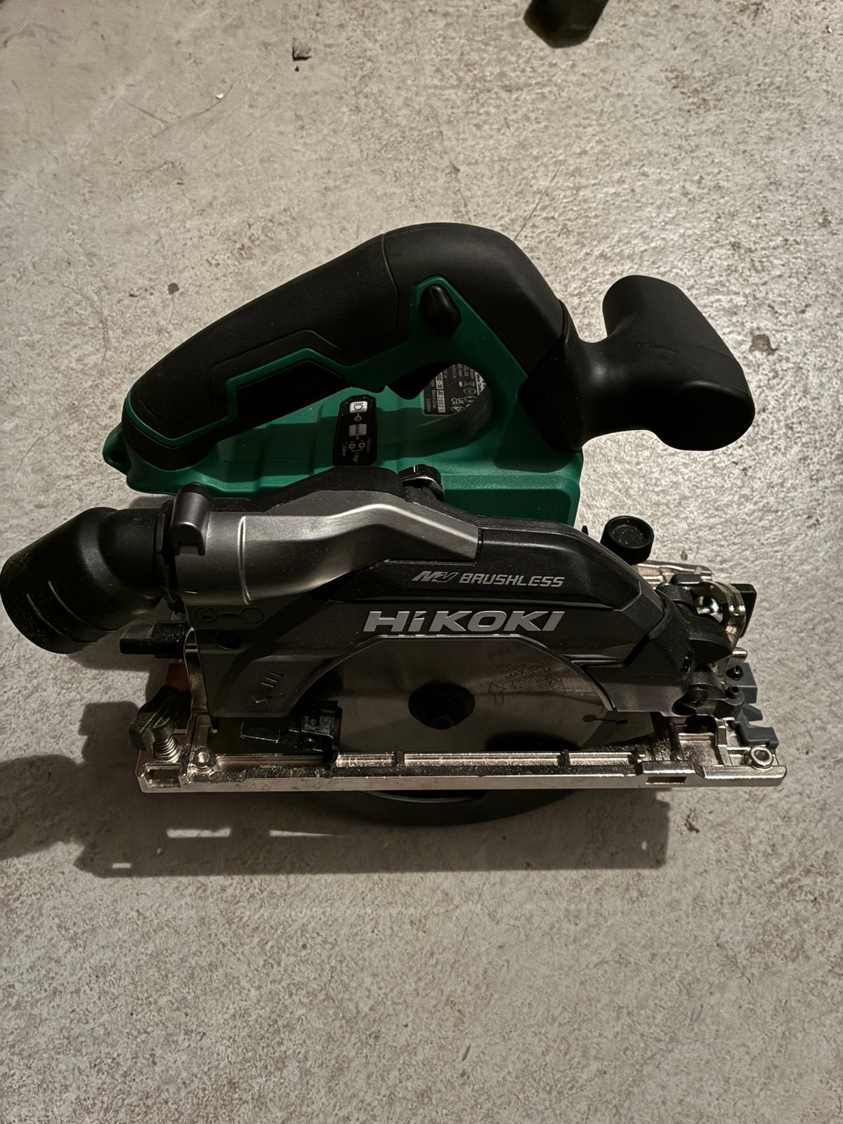 Scie circulaire Hikoki C3606DB avec 2 accus et chargeur, Bricolage & Construction, Enlèvement, Comme neuf, Scie circulaire