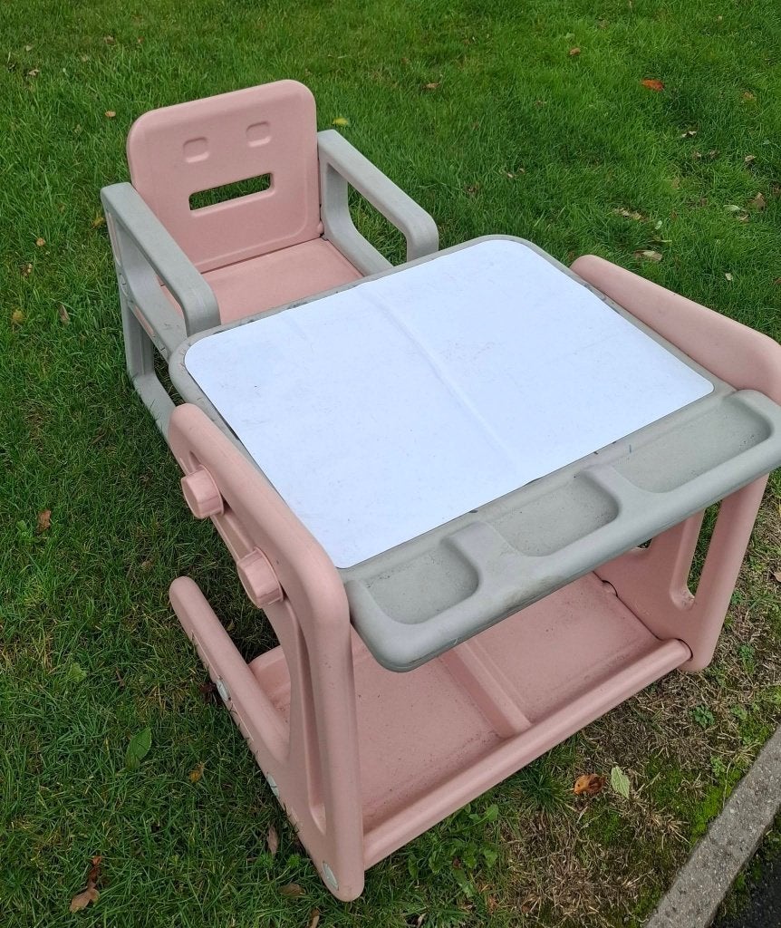 Petite table de dessin avec chaise pour enfant, Enfants & Bébés, Enlèvement