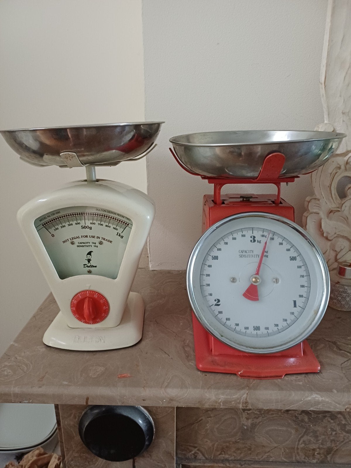 2 retro stijl  weegschalen Puur decoratief!, Ophalen