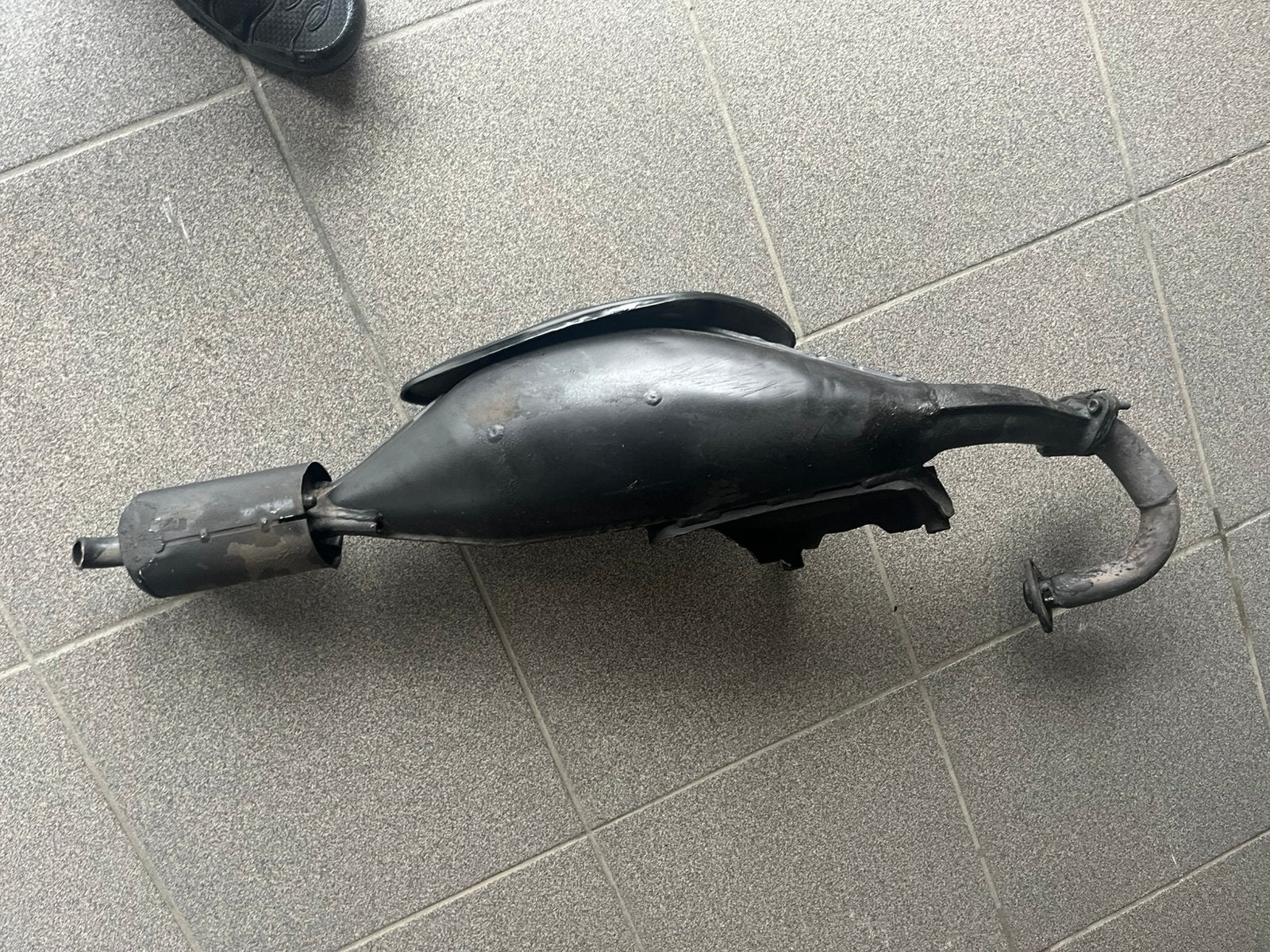 Zwarte Sito plus uitlaat 50-70cc piaggio, Ophalen, Zo goed als nieuw