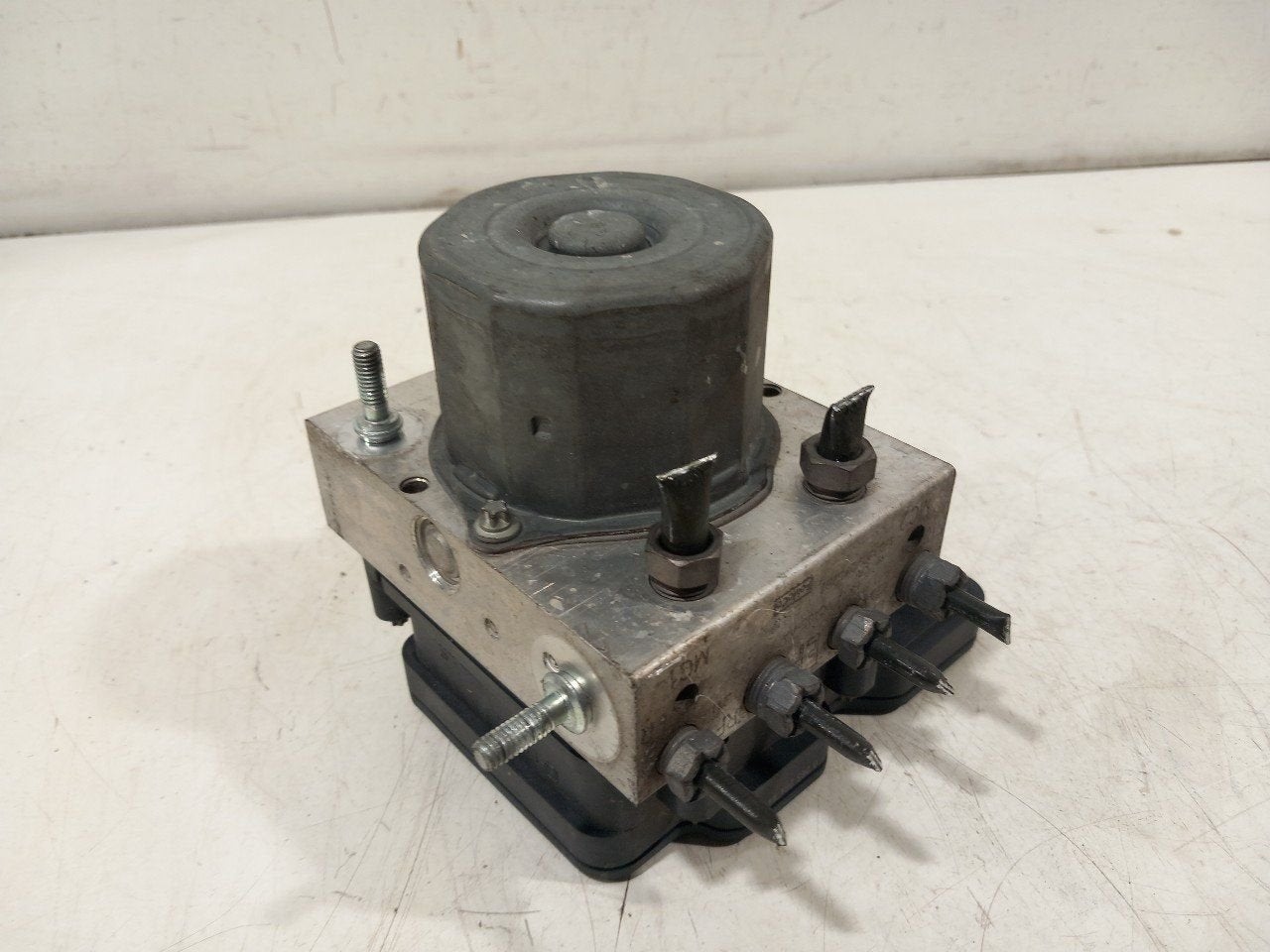 Abs pomp Ford Transit, Onderdelen@venauto.nl, Van der Ven Autorecycling B.V., Gebruikt, Ettenseweg 76, 4706 PB Roosendaal, The Netherlands