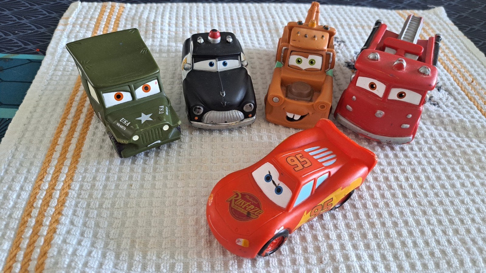 Flash McQueen, Martin, Red, Shérif, Luigi et Sergent - Figur, Enfants & Bébés, Jouets | Véhicules en jouets, Enlèvement, Comme neuf