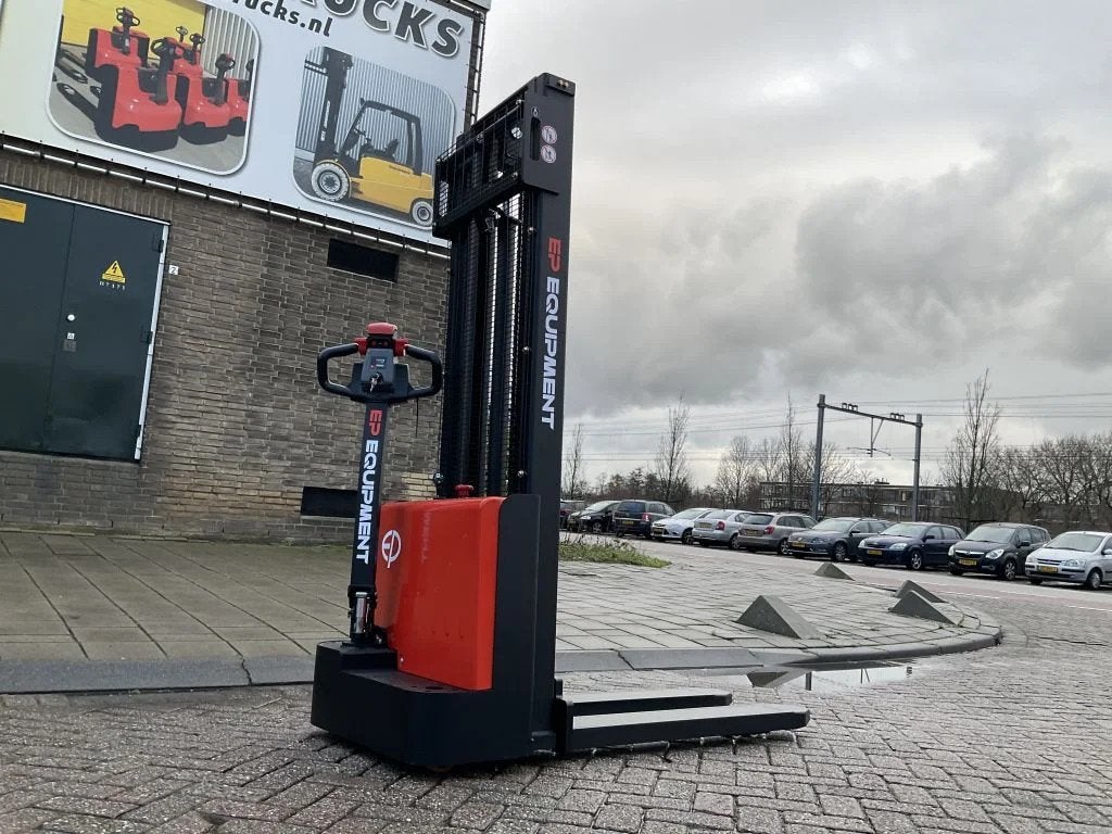 EP ESL122 1200KG 2.70METER STAPELAAR / HEFTRUCK, Zakelijke goederen, Stapelaar, Ep, 1000 tot 2000 kg, Marconistraat 2
3133KL  Vlaardingen, NL