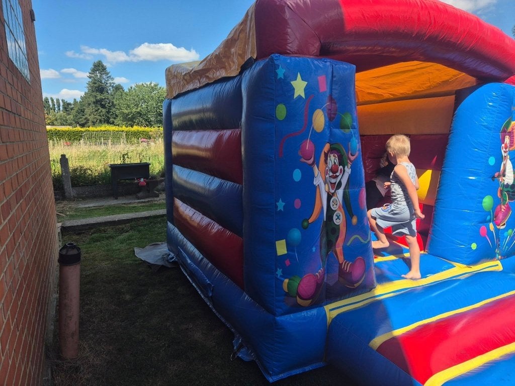 LOCATION: Château gonflable Clown 3, Hobby & Loisirs créatifs, Enlèvement, Neuf