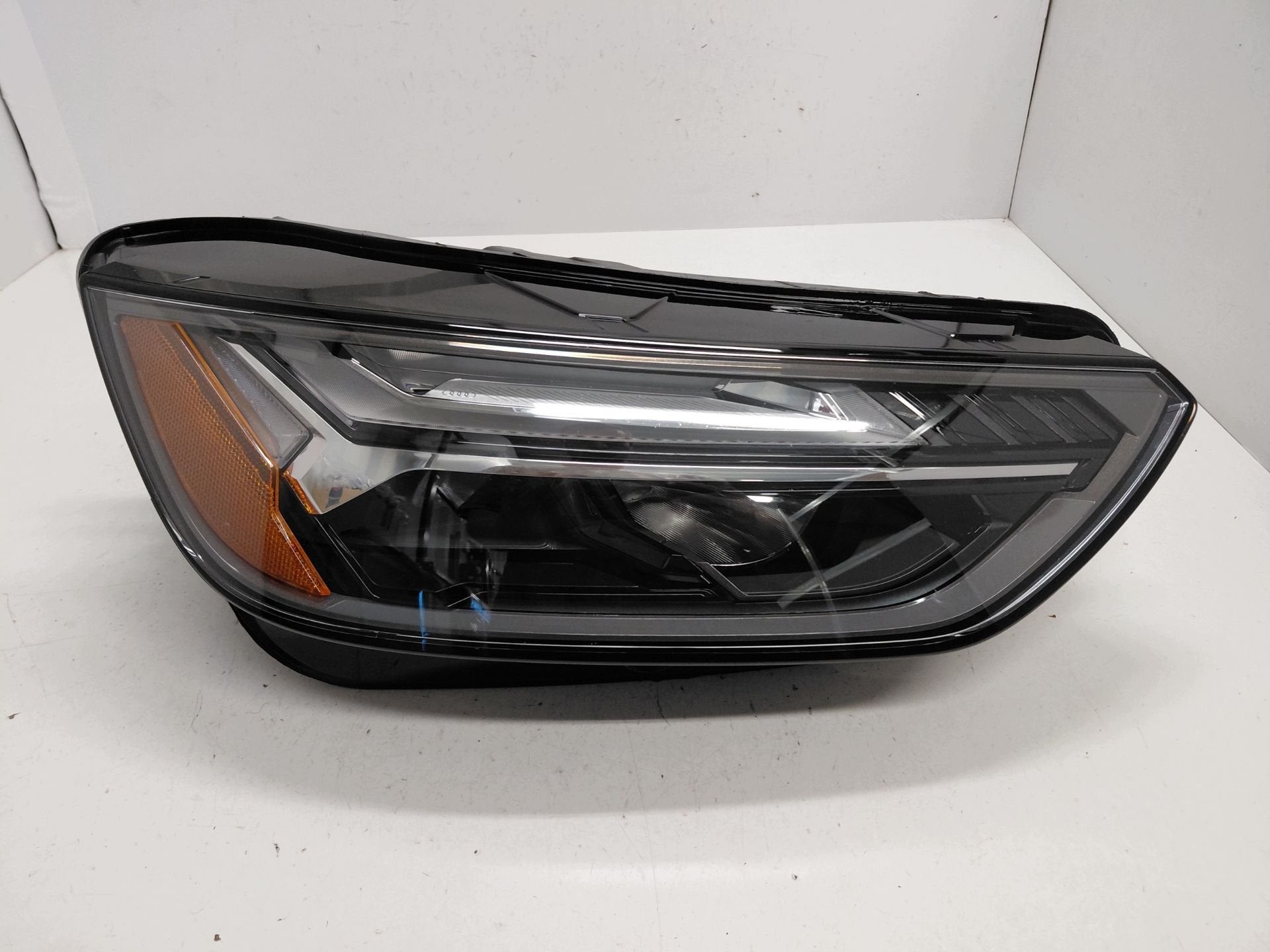 Phare droit Audi Q5 80A.941.034.H, Autos : Pièces & Accessoires, AUDI AG, Auto-Union-Strasse 1
85045  Ingolstadt, DE, Audi, Utilisé