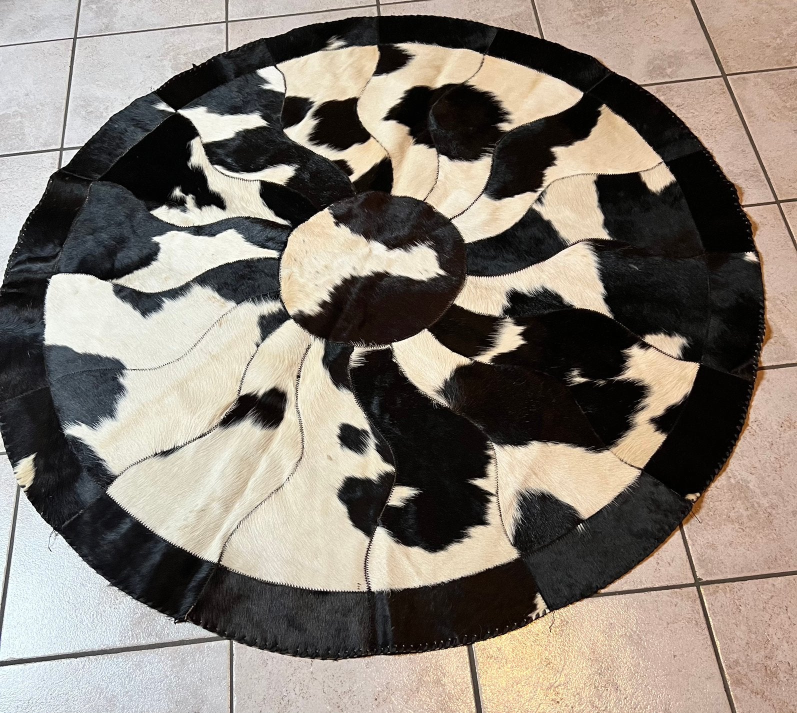 Koevel rond diameter:140 cm, Huis en Inrichting, Stoffering | Tapijten en Vloerkleden, Ophalen of Verzenden, Gebruikt, Rond