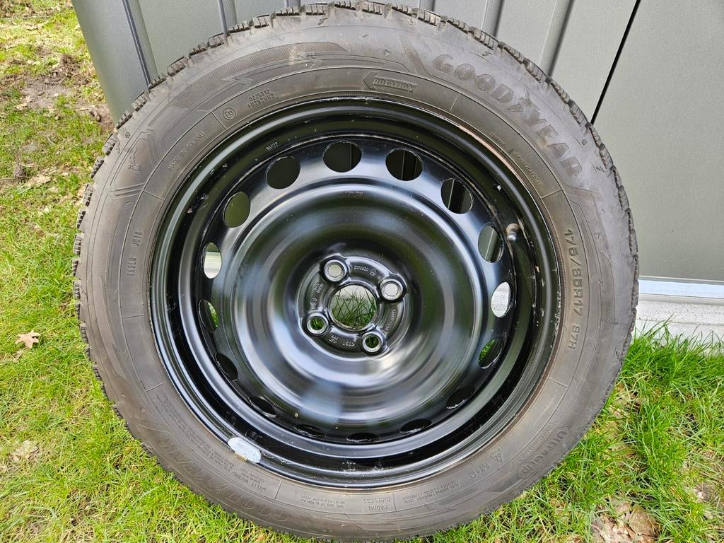 Stalen velgen met Goodyear winterbanden Toyota Aygo X, Ophalen, Winterbanden, Band(en)