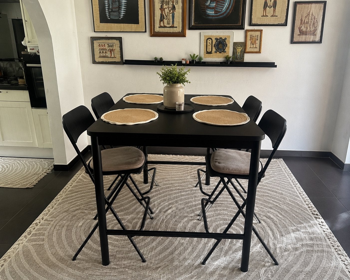 Hoge tafel met 4 stoelen + kussentjes, Ophalen