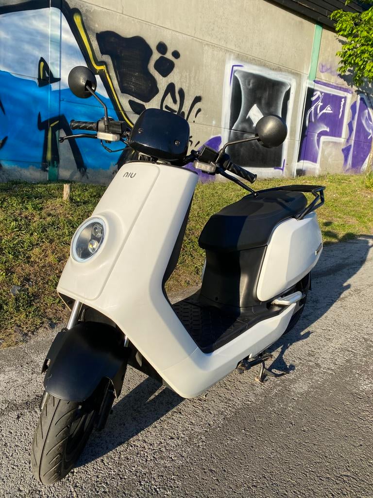 Niu elektrische scooter | 8830 km | propere staat B klasse, Fietsen en Brommers, Scooters | Piaggio, Ophalen, Elektrisch, Zo goed als nieuw