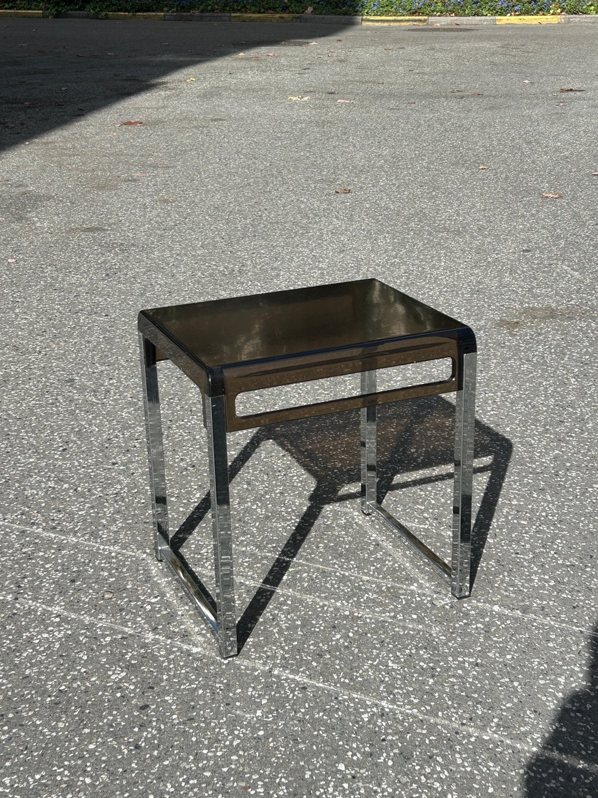 Space age bijzettafel in chroom en plexiglas – jaren 70, Minder dan 45 cm, Minder dan 55 cm, Metaal of Aluminium, Ophalen of Verzenden
