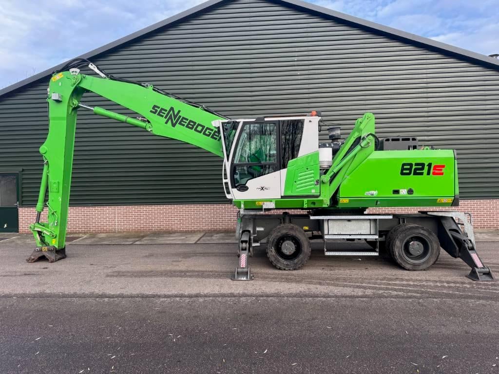 Sennebogen 821 E, Grue